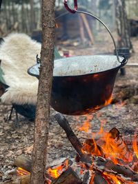 Essen kochen am offenen Feuer